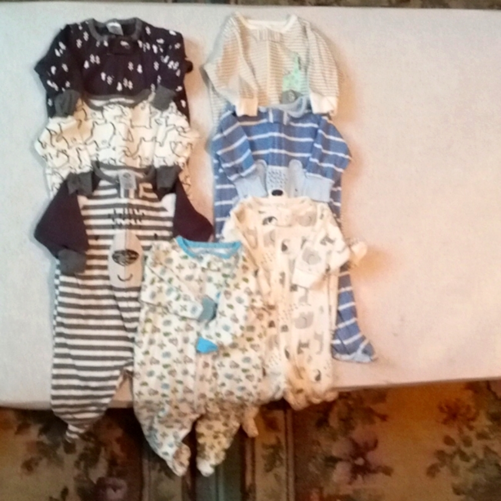 Bundle of 7 Gerber 0-3 month long sleeved footies